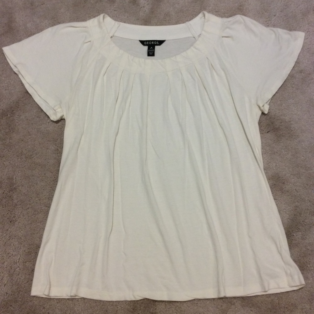 Women’s off white flowy top